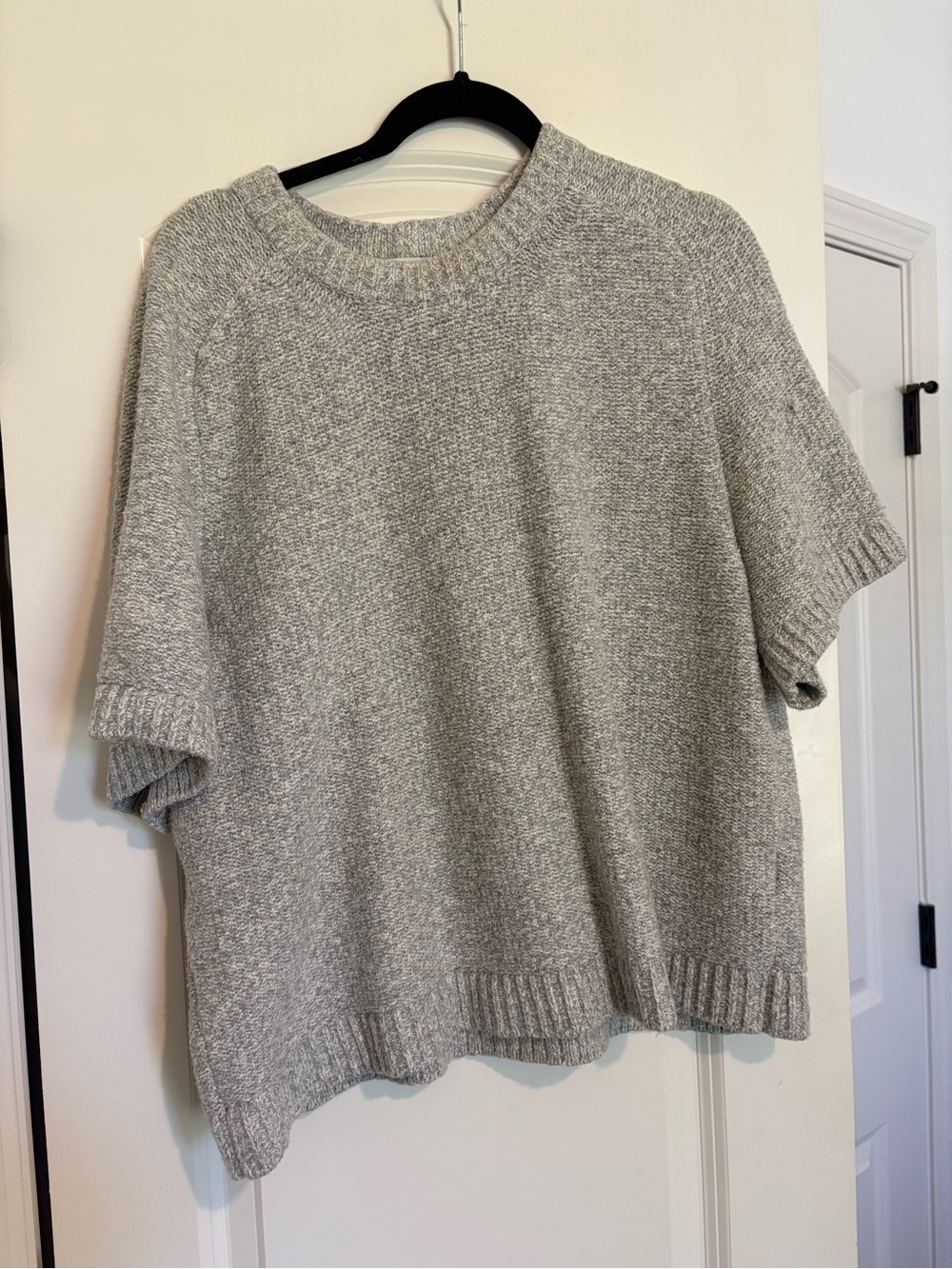 Abercrombie & Fitch Gray Short-Sleeve Crewneck Sweater
